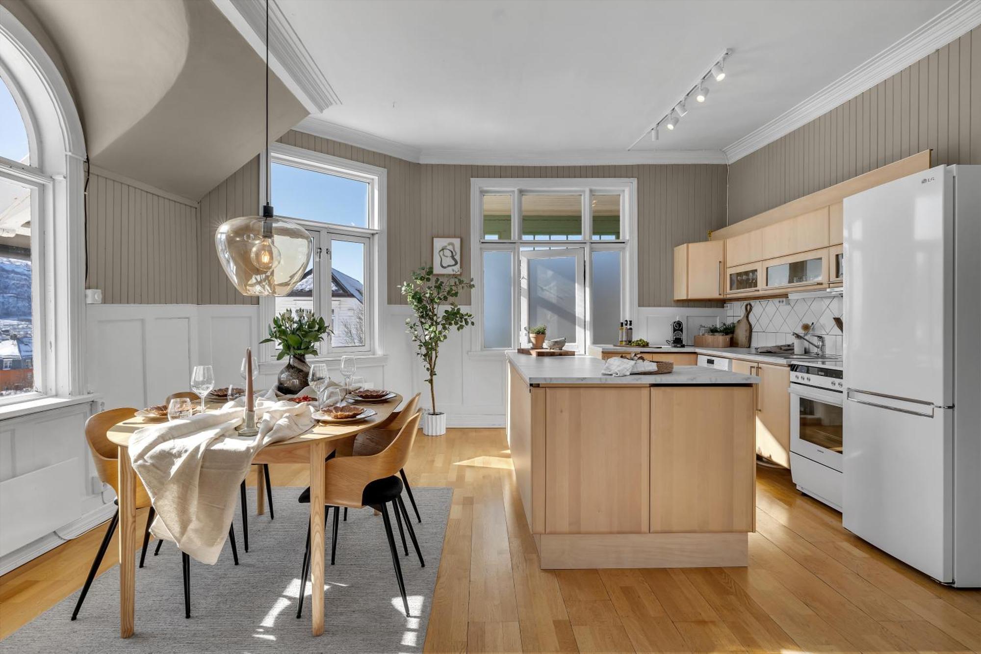 Lovely City Center Apartment With Amazing Views And Free Parking! Tromsø Zewnętrze zdjęcie