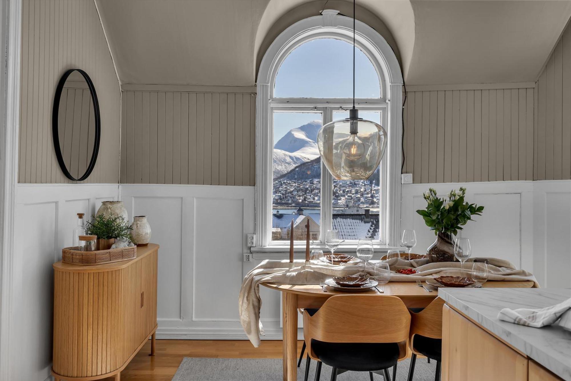 Lovely City Center Apartment With Amazing Views And Free Parking! Tromsø Zewnętrze zdjęcie